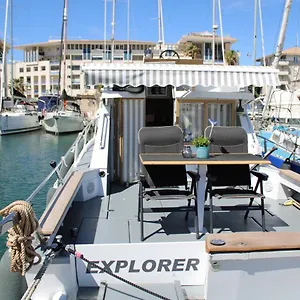Nuits Insolites Bateau A Quai Port L'explorer Bateau-hôtel